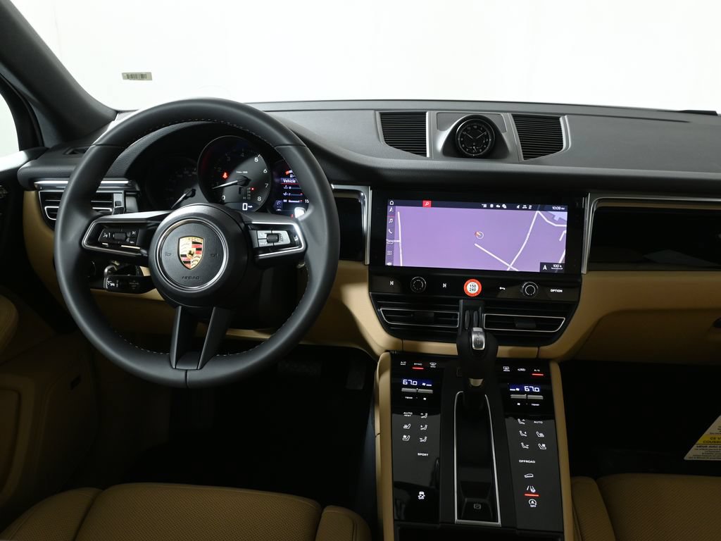 Used 2026 Porsche Macan AWD/4WD image 17