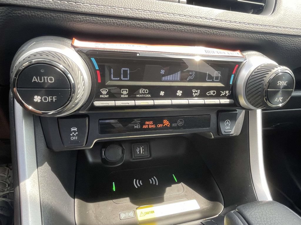 Used 2025 Toyota RAV4 XLE w/ Convenience Package FWD image 19