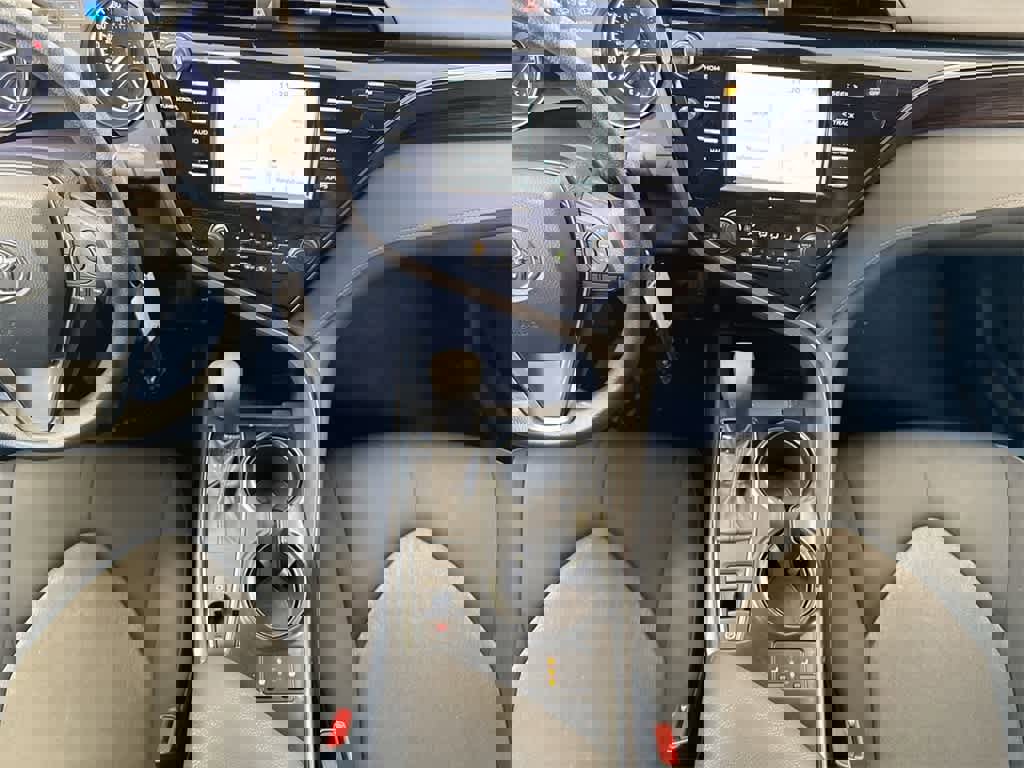 Used 2020 Toyota Camry LE image 27