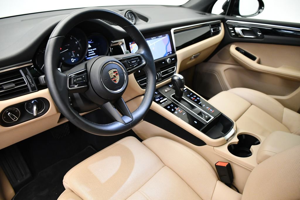 Certified 2023 Porsche Macan Turbo image 4
