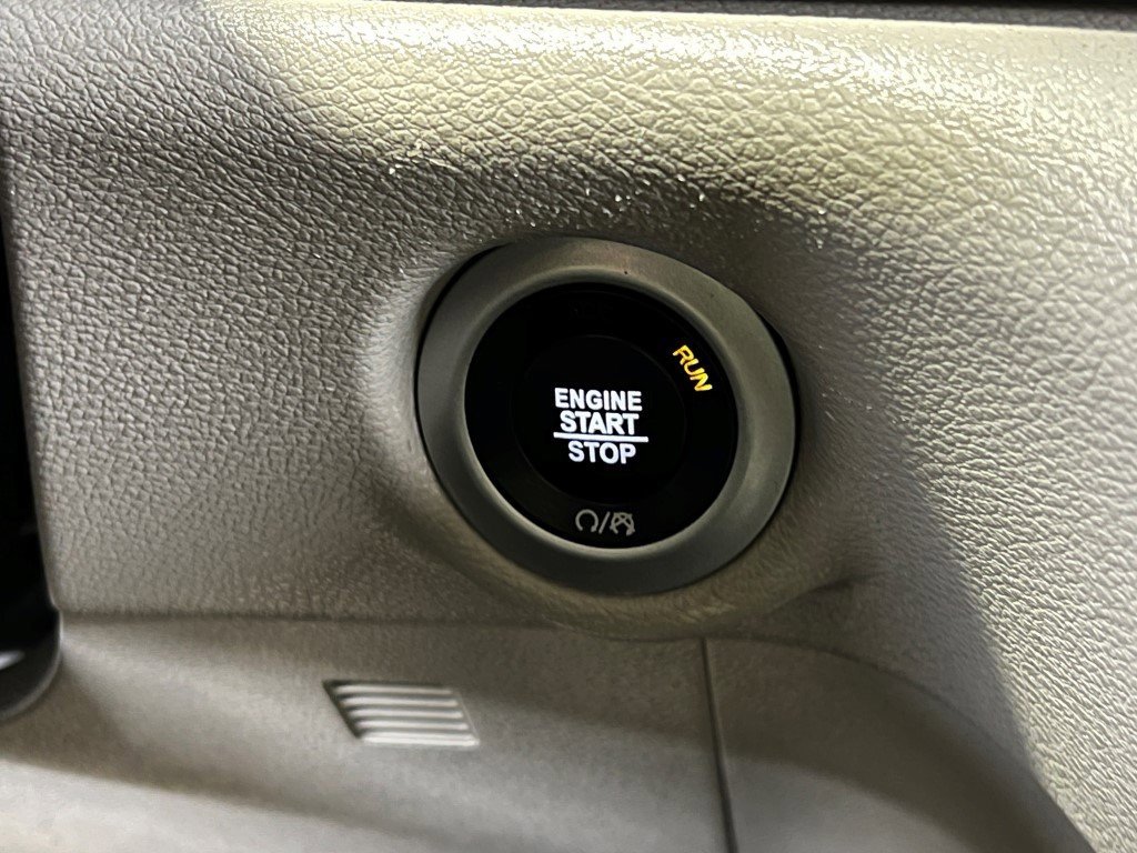 Used 2023 Chrysler Pacifica Touring-L image 39