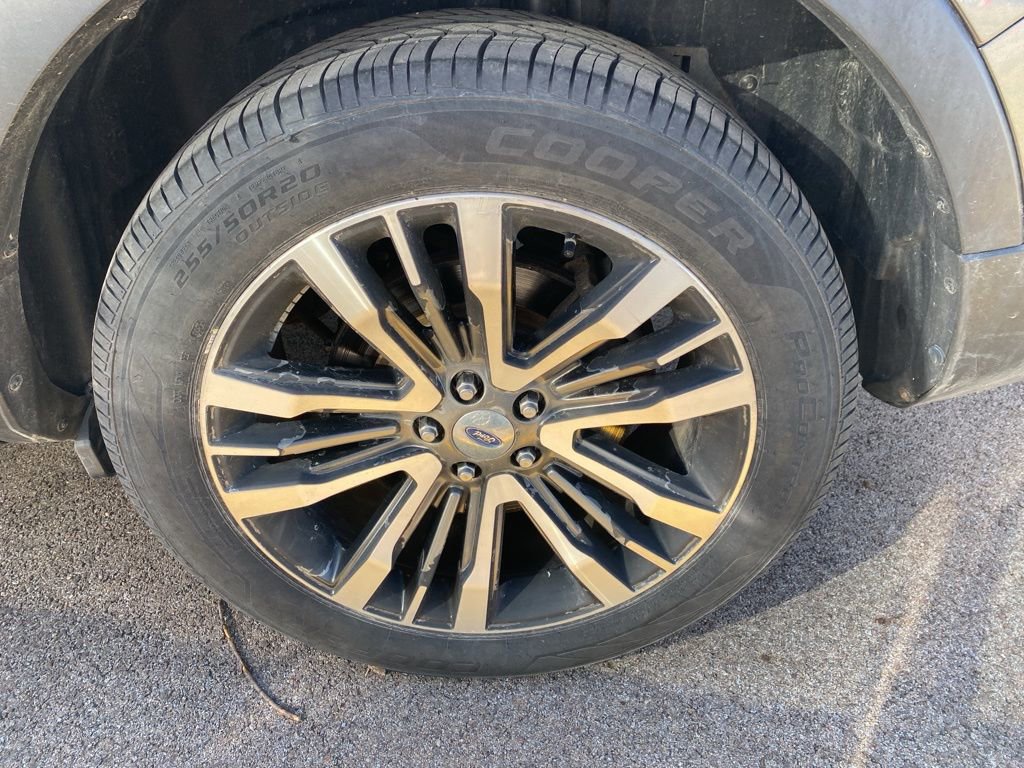 Used 2017 Ford Explorer Platinum image 14