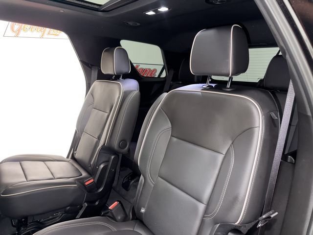 Used 2023 Chevrolet Traverse Premier FWD image 18