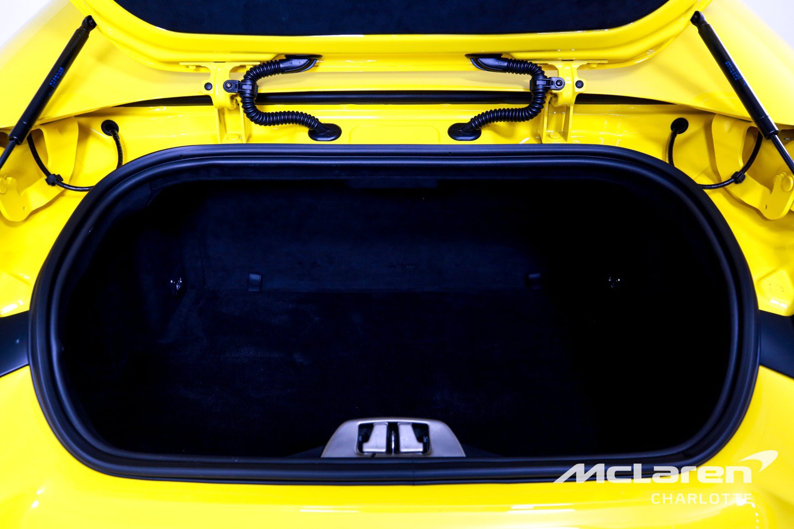 Used 2023 Ferrari 812 GTS RWD image 18