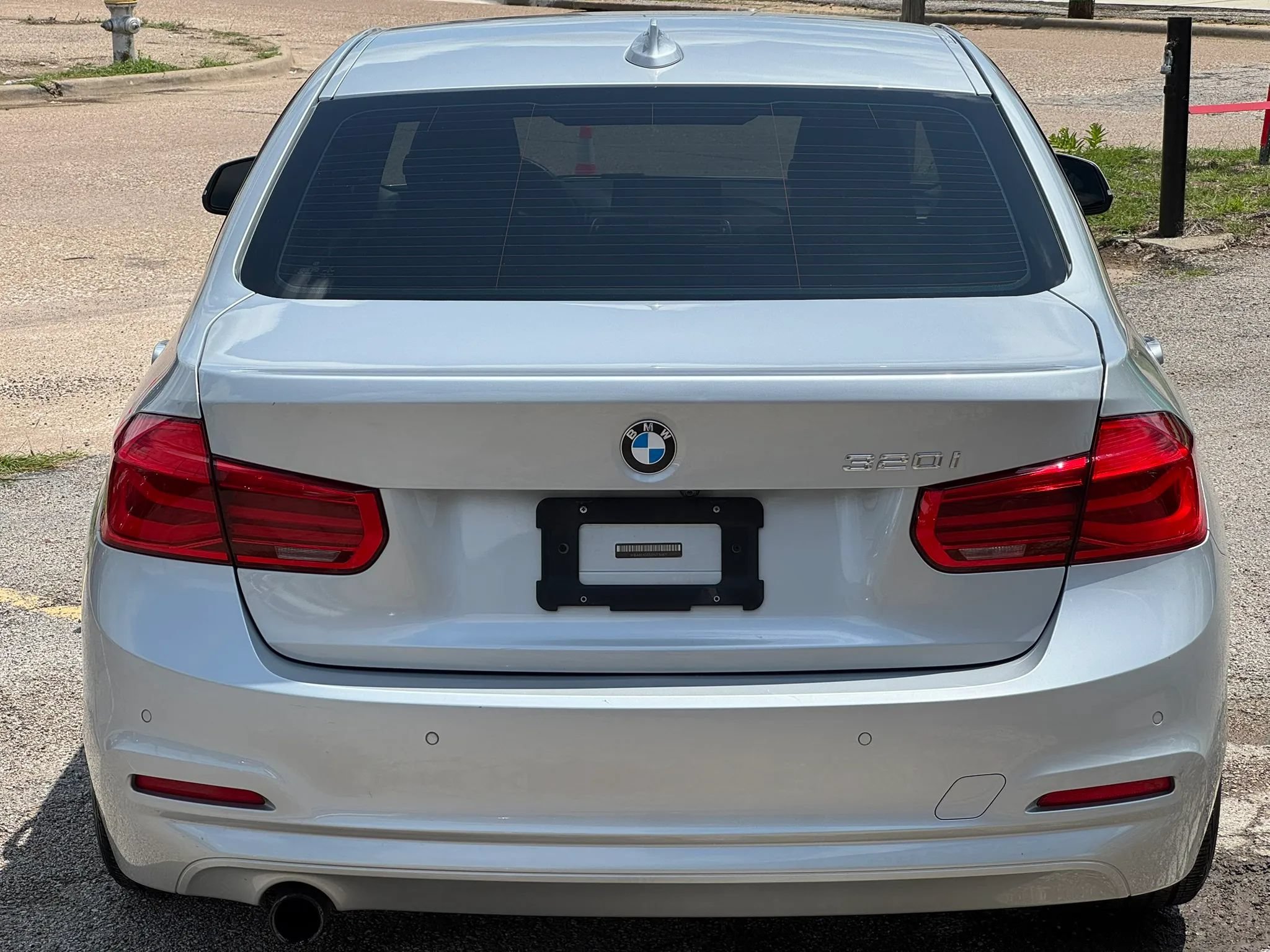 Used 2016 BMW 320i Sedan RWD image 4