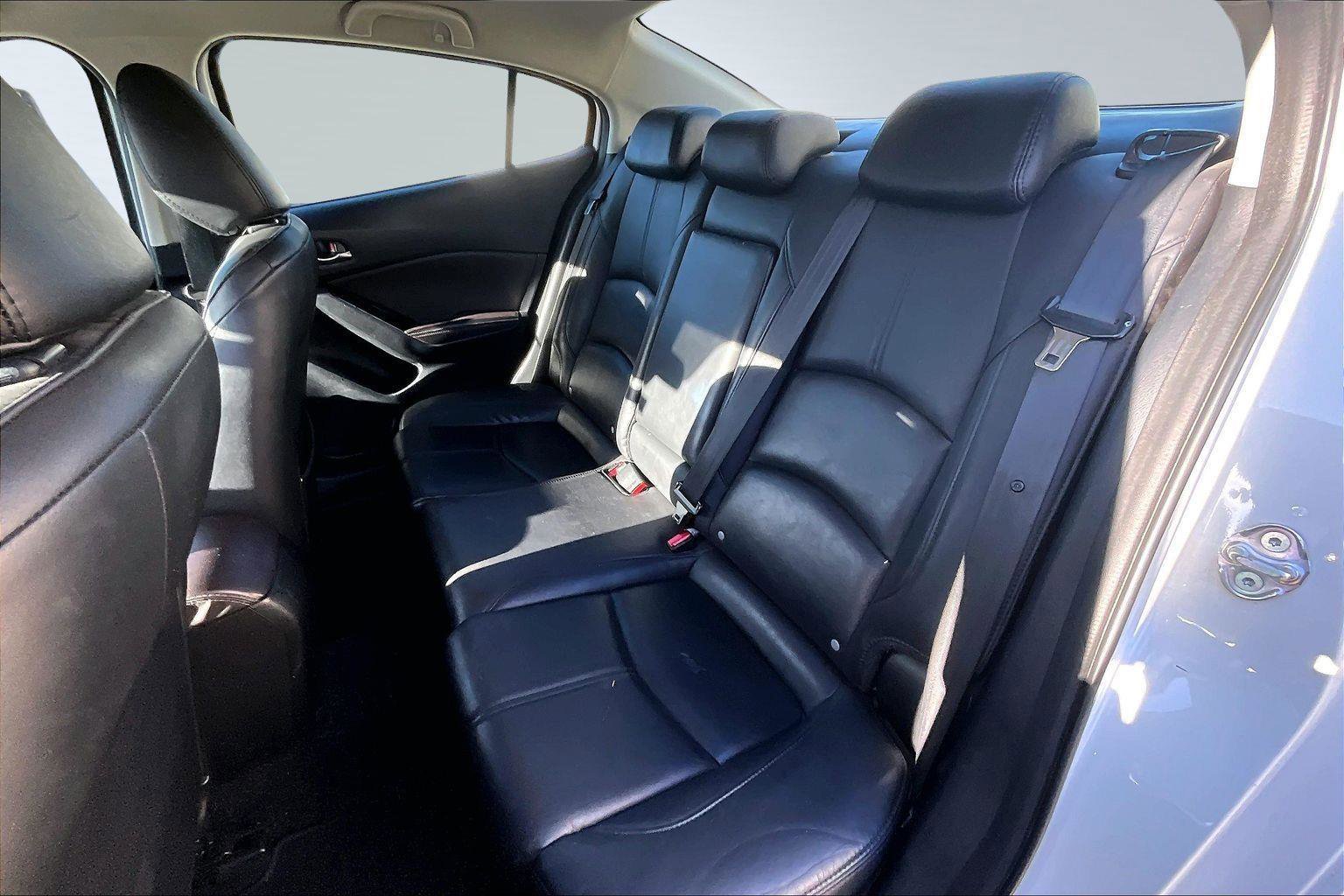 Used 2018 MAZDA MAZDA3 Touring image 11