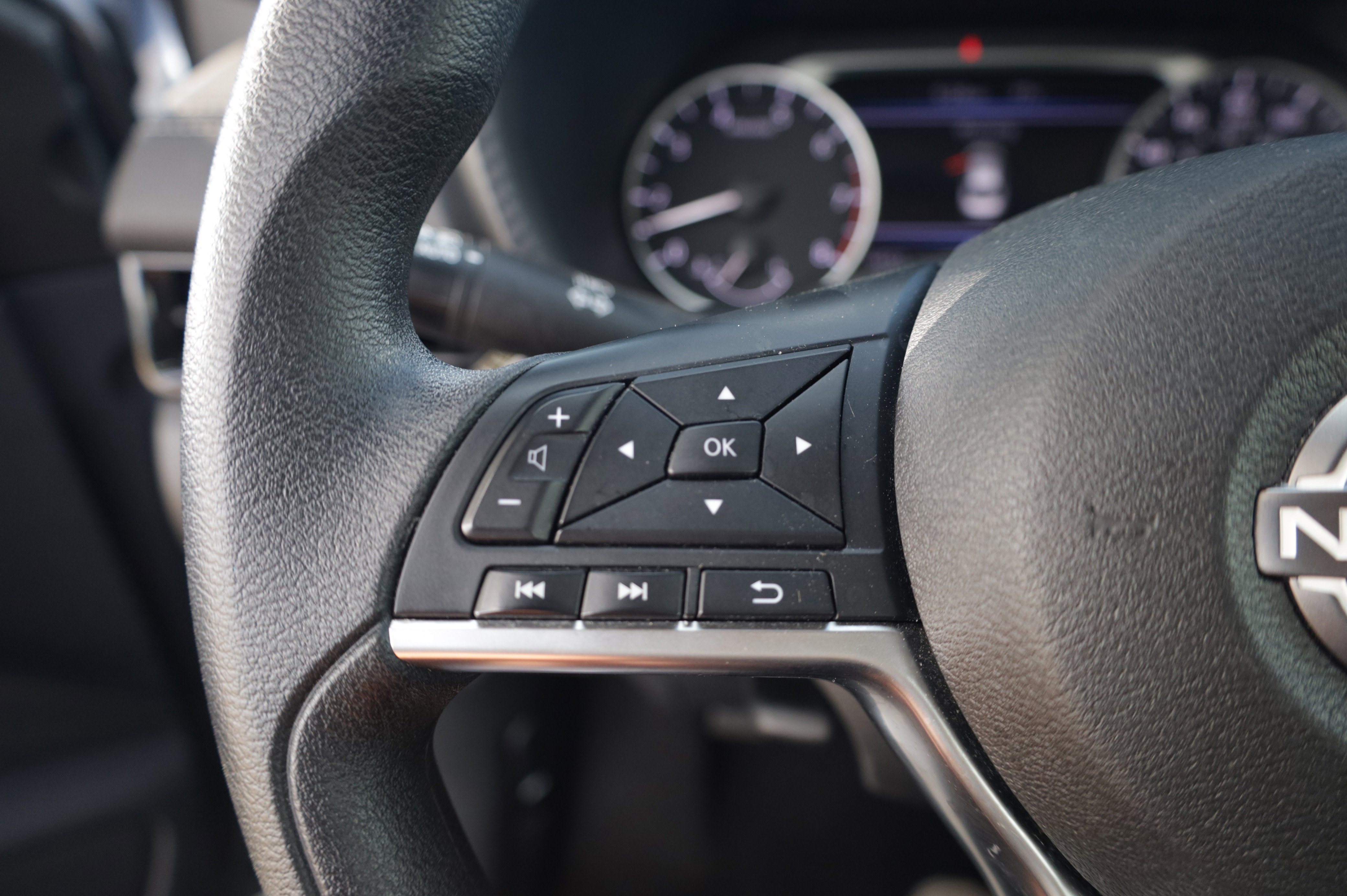 Used 2024 Nissan Sentra SV FWD image 15
