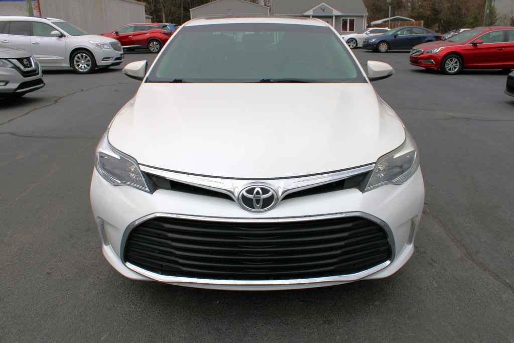 Used 2016 Toyota Avalon XLE Premium image 3