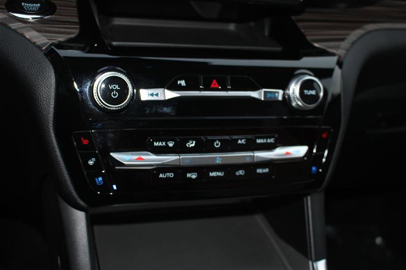 Used 2023 Ford Explorer Limited AWD/4WD image 20