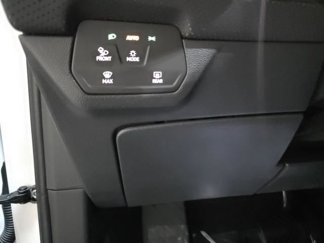 Used 2025 Volkswagen Atlas SE image 18