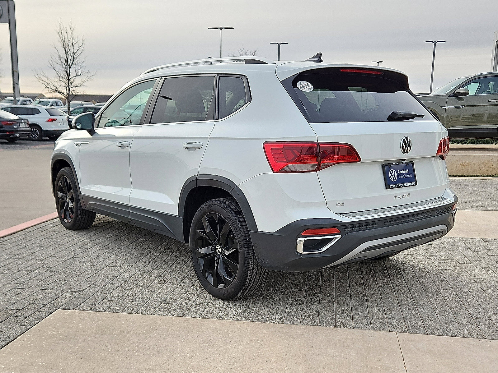 Certified 2023 Volkswagen Taos SE w/ Black Wheel Package image 2