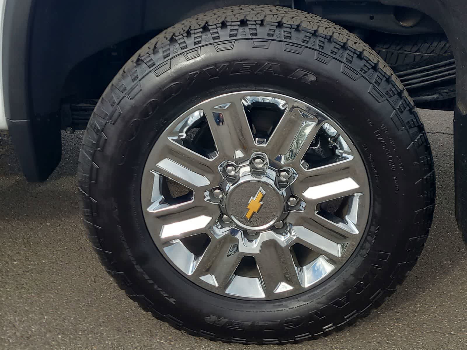 Used 2024 Chevrolet Silverado 2500 High Country w/ Technology Package image 16