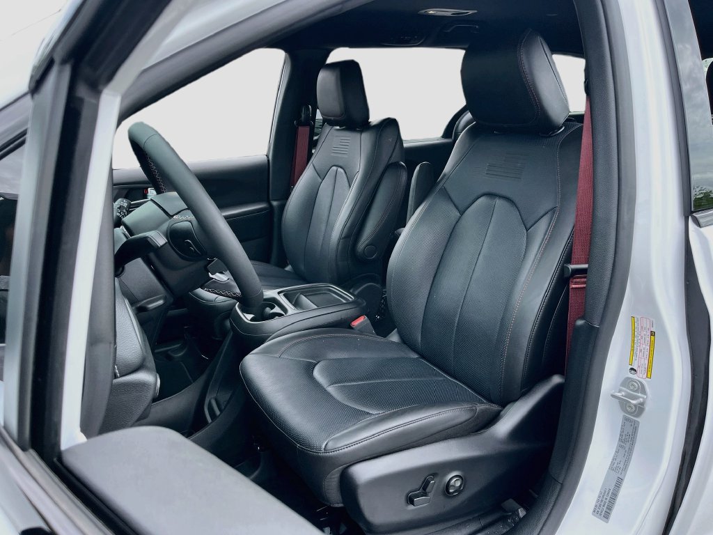 New 2027 Chrysler Pacifica Select FWD image 20