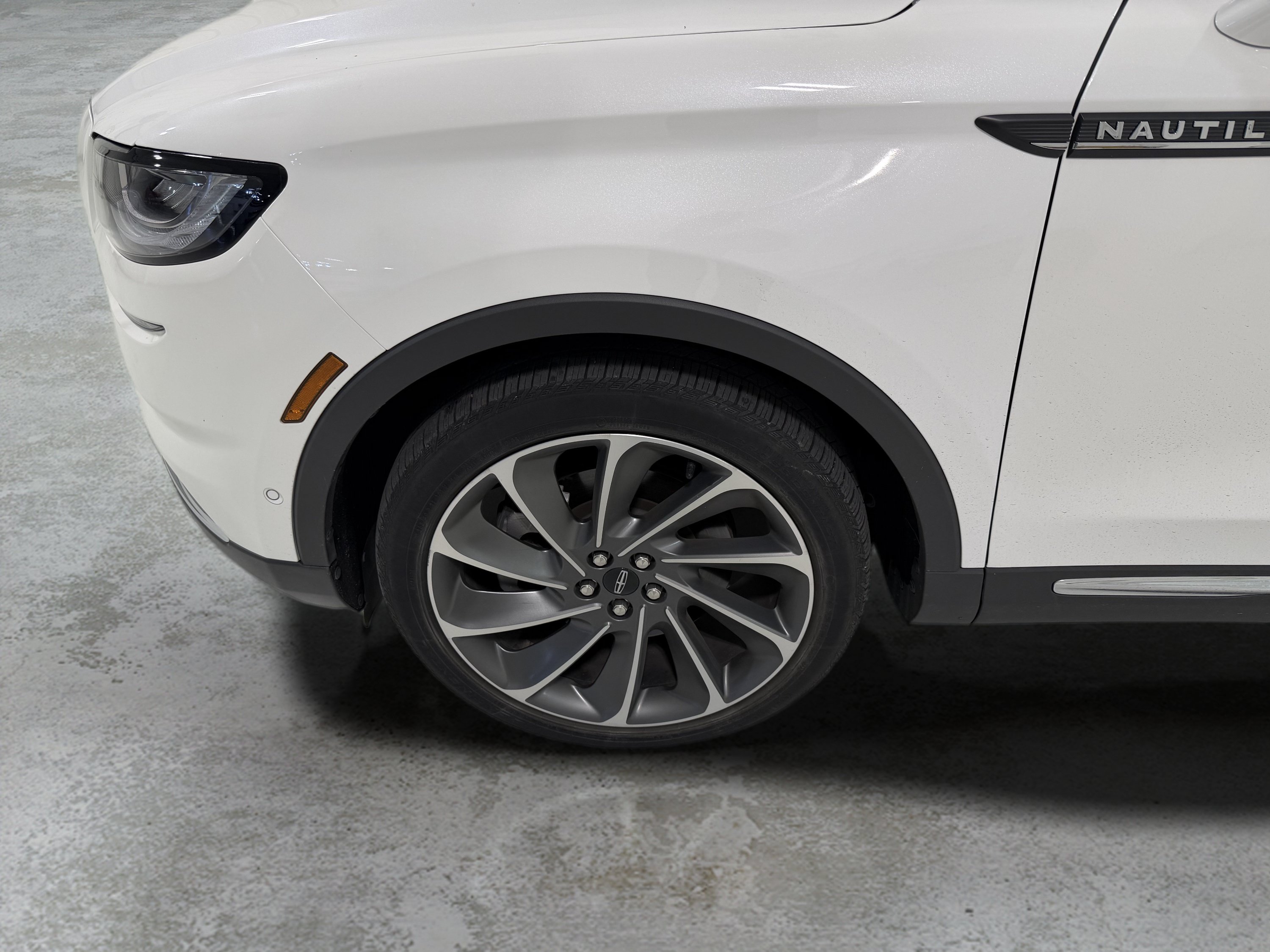 Used 2023 Lincoln Nautilus Reserve w/ Equipment Group 201A AWD/4WD image 9