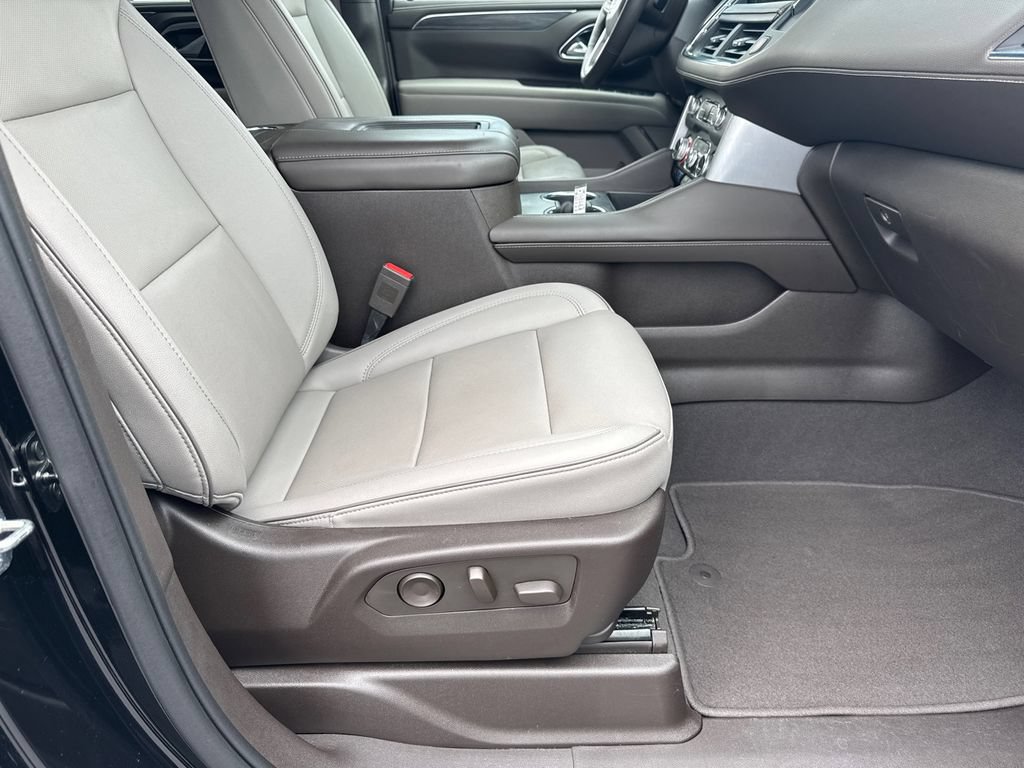 Used 2023 GMC Yukon XL SLT w/ SLT Luxury Package AWD/4WD image 14