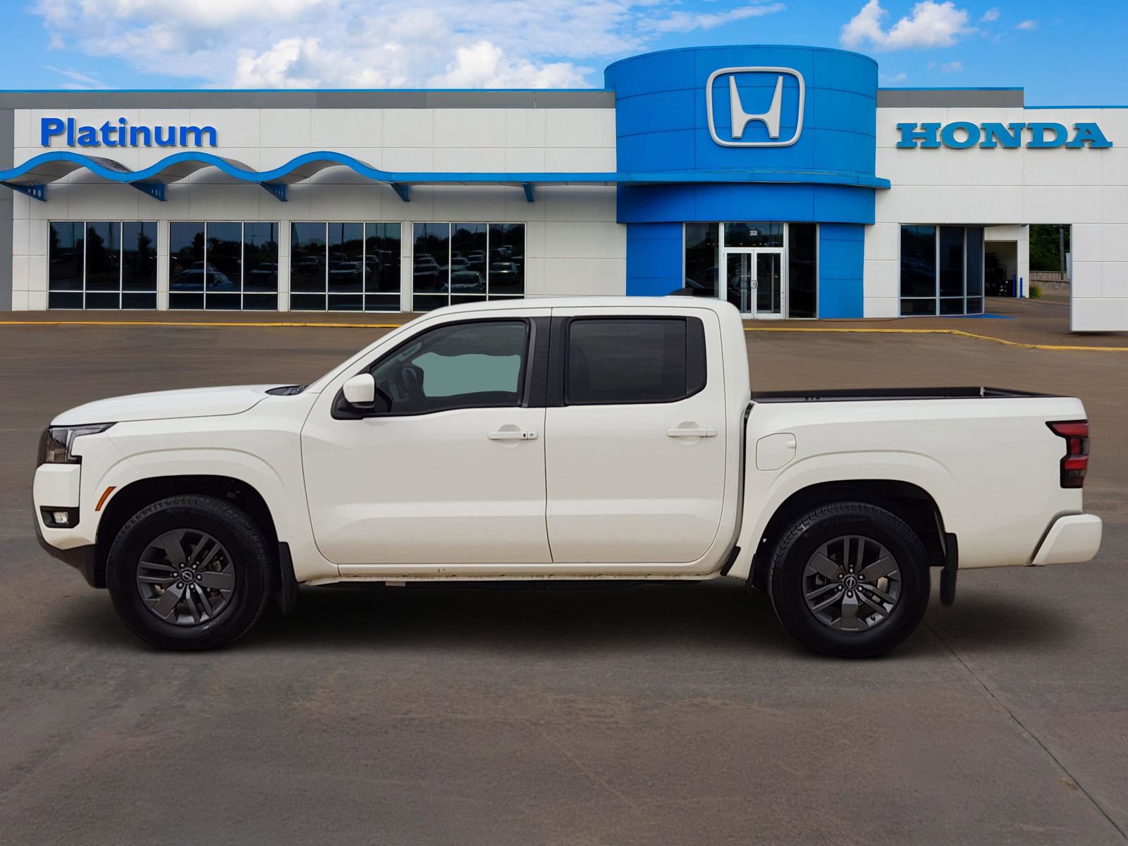 Used 2025 Nissan Frontier SV w/ SV Convenience Package image 3