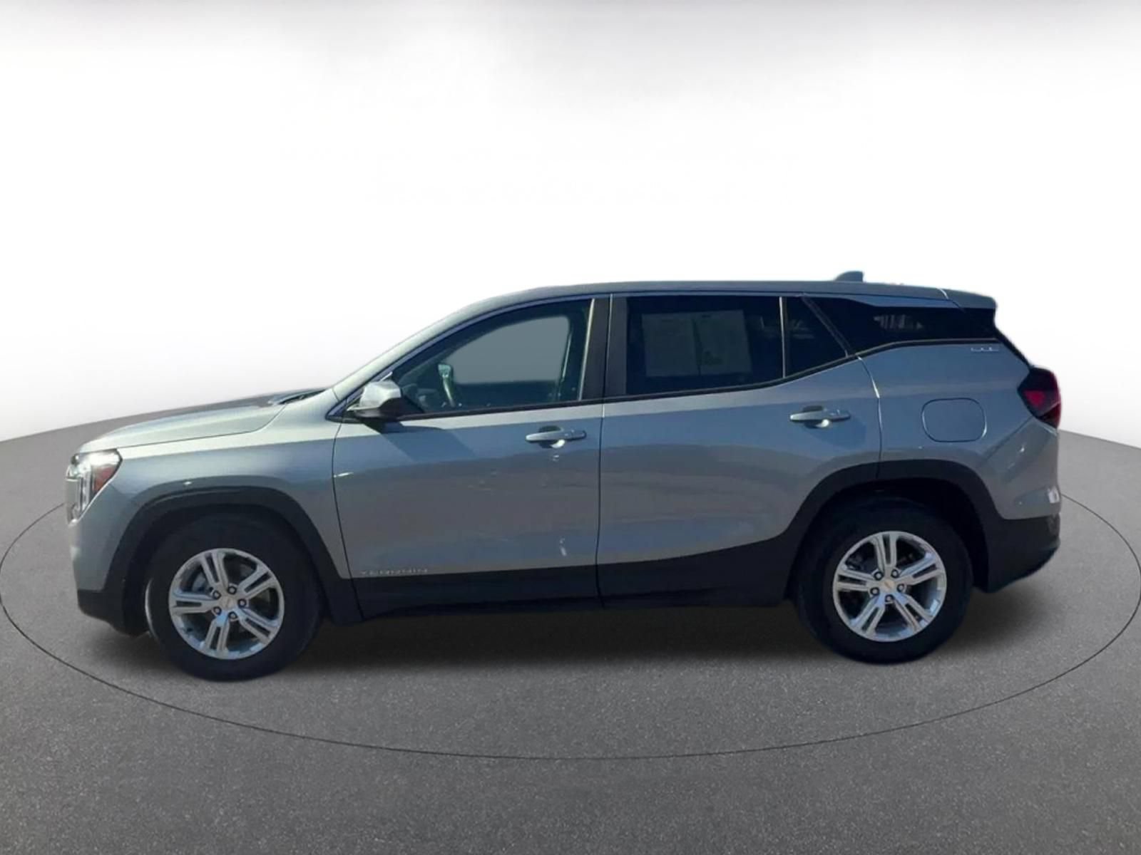Used 2024 GMC Terrain SLE FWD image 9