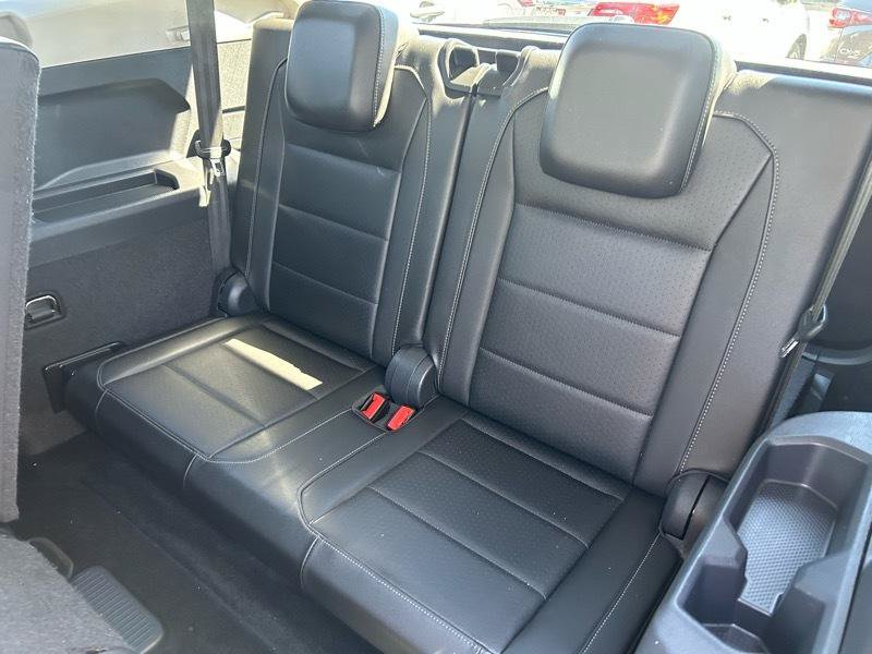 Used 2019 Volkswagen Tiguan SE w/ Panoramic Sunroof Package FWD image 16