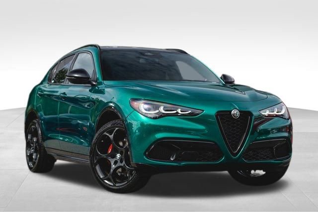 New 2025 Alfa Romeo Stelvio Sprint