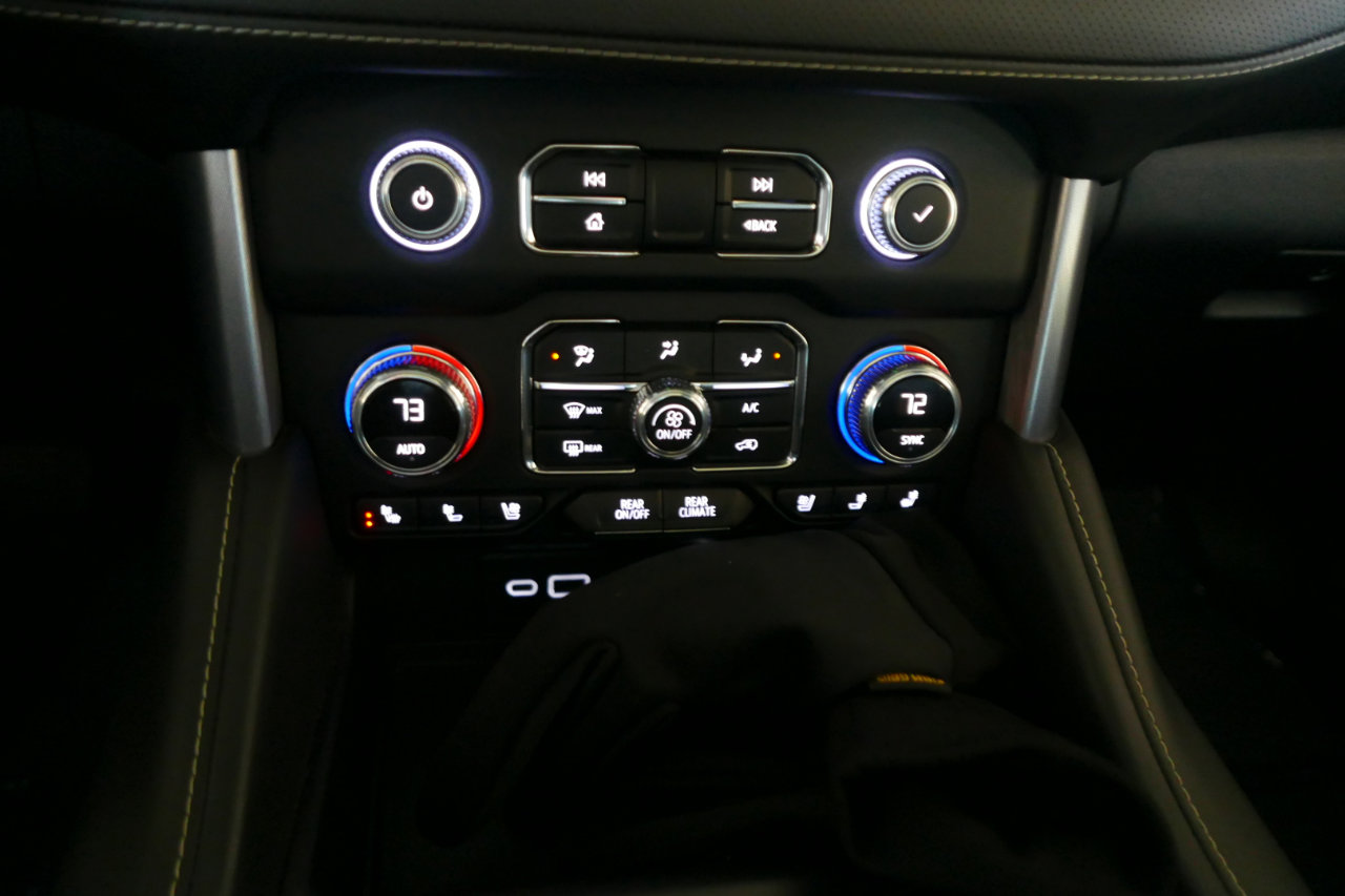 Used 2022 GMC Yukon SLT w/ SLT Premium Package image 17