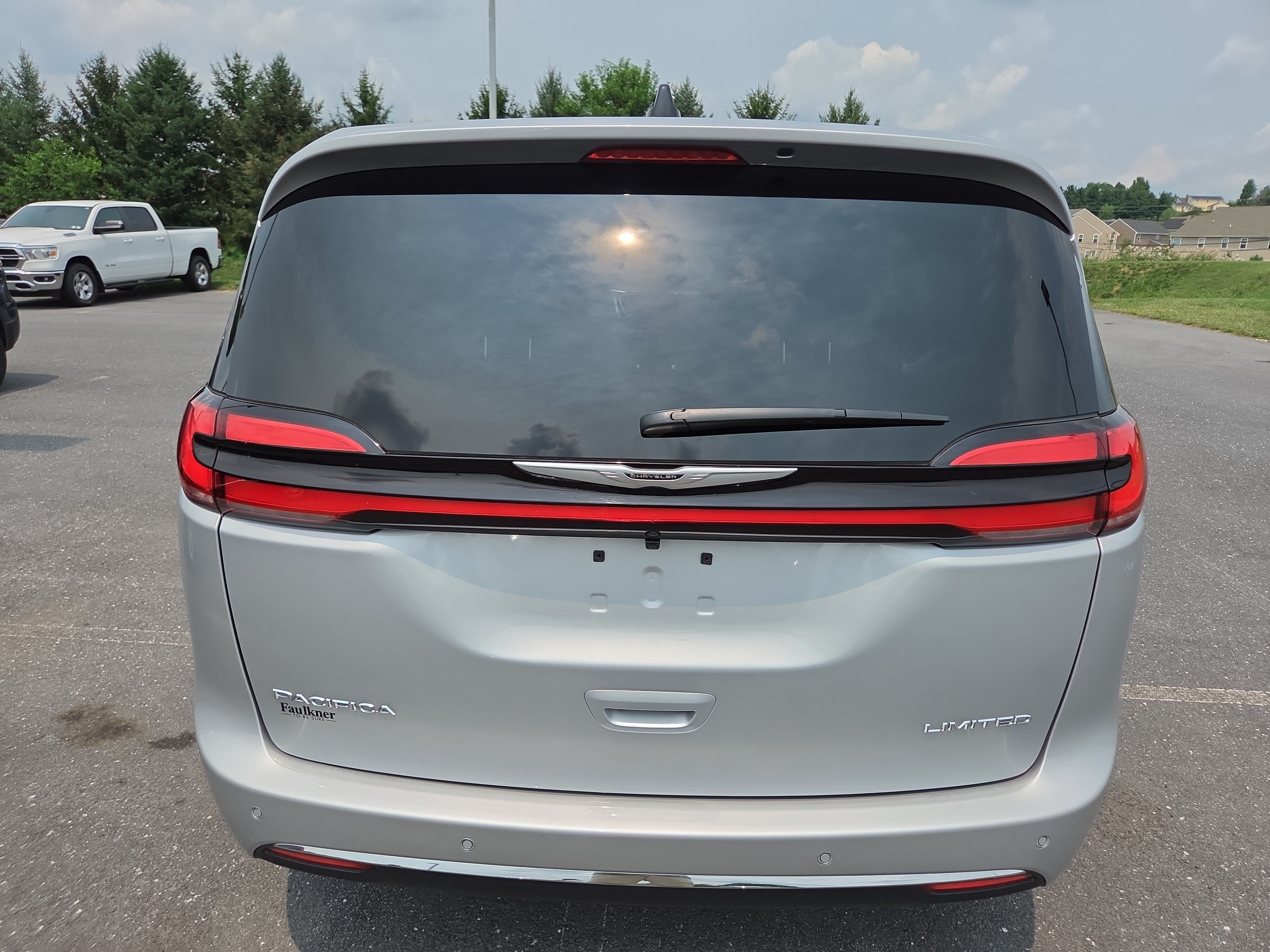 Used 2026 Chrysler Pacifica Limited FWD image 14