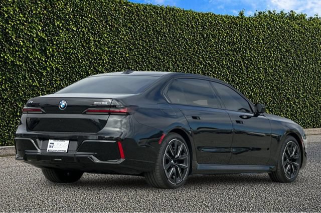 Used 2025 BMW i7 xDrive60 w/ Executive Package AWD/4WD image 4