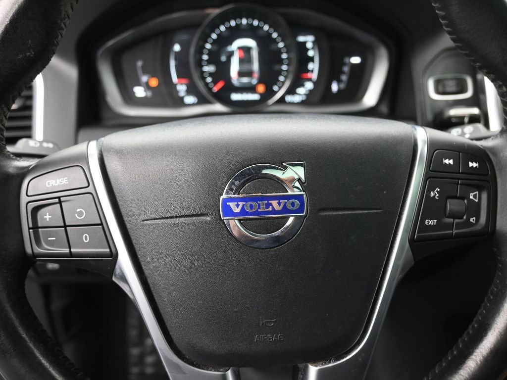 Used 2017 Volvo XC60 T5 Inscription w/ Preferred Option Package image 10