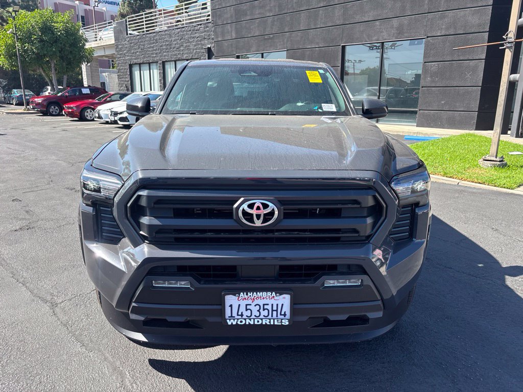 Used 2025 Toyota Tacoma SR5 AWD/4WD image 9