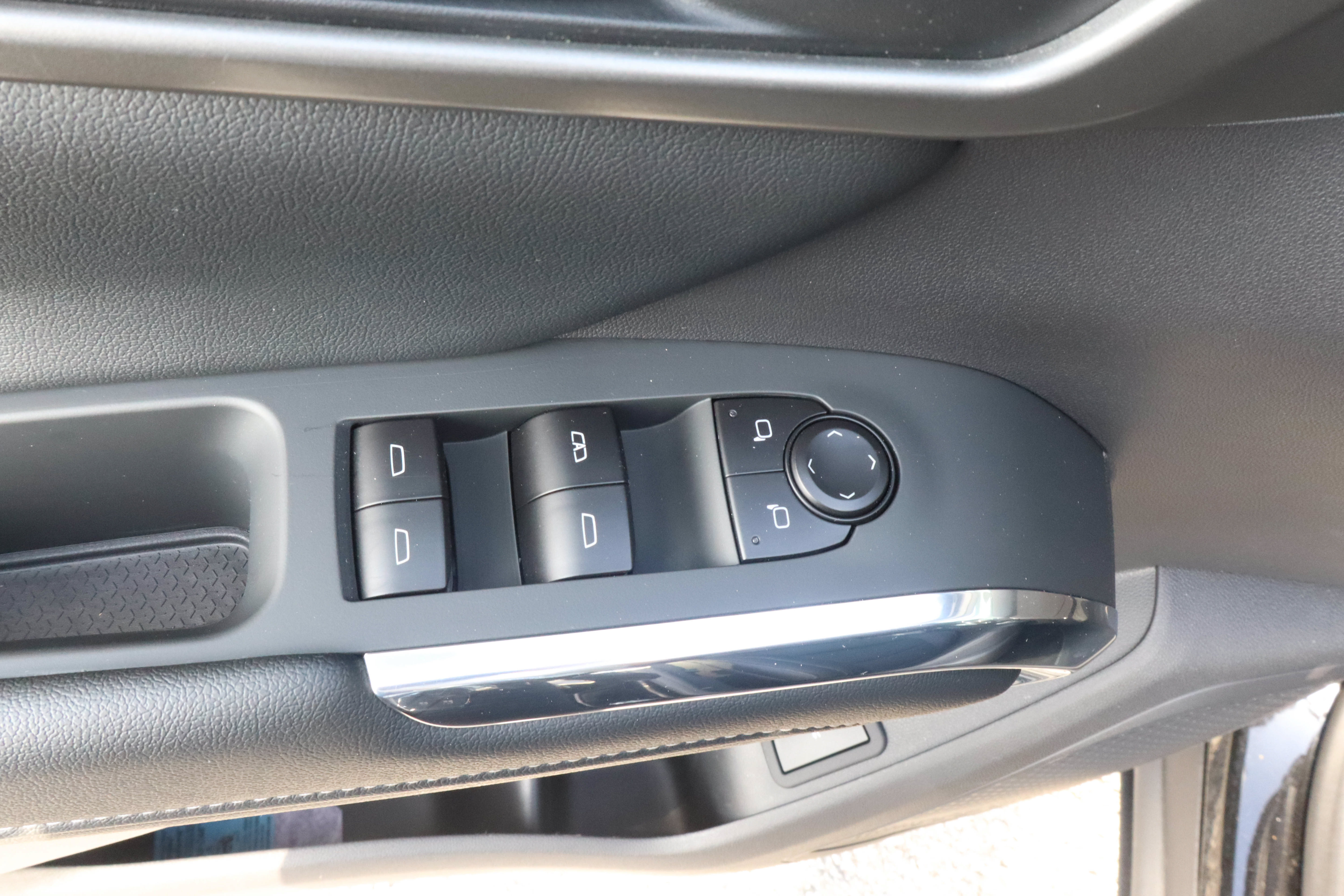 Used 2026 Chevrolet Traverse LT AWD/4WD image 16