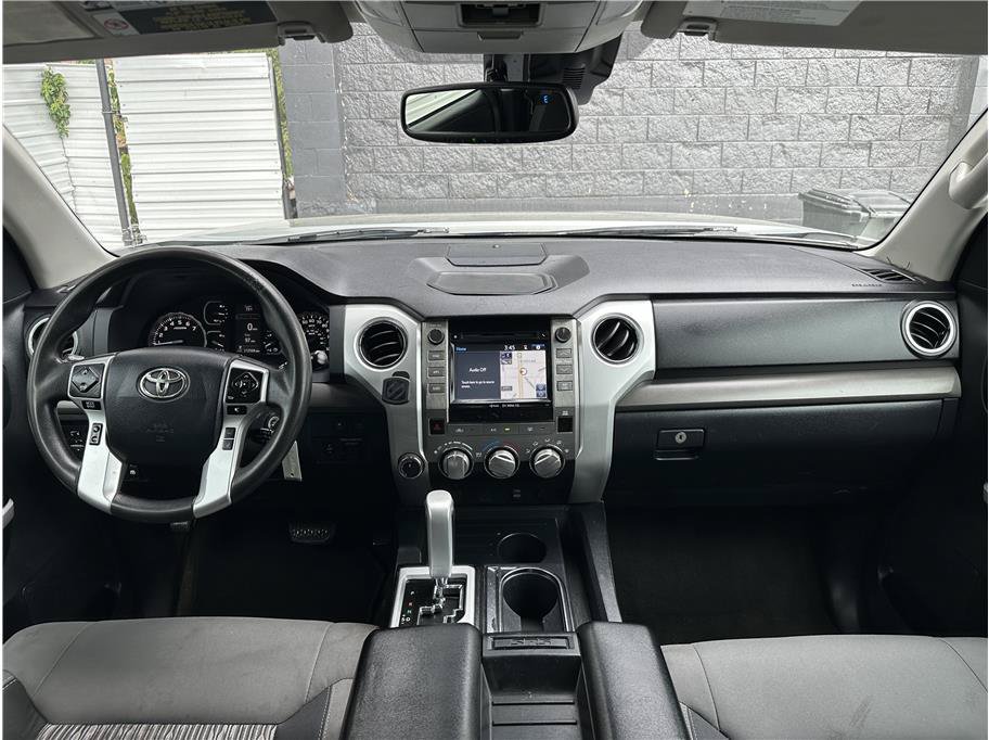 Used 2018 Toyota Tundra SR5 w/ SR5 Upgrade Package AWD/4WD image 19