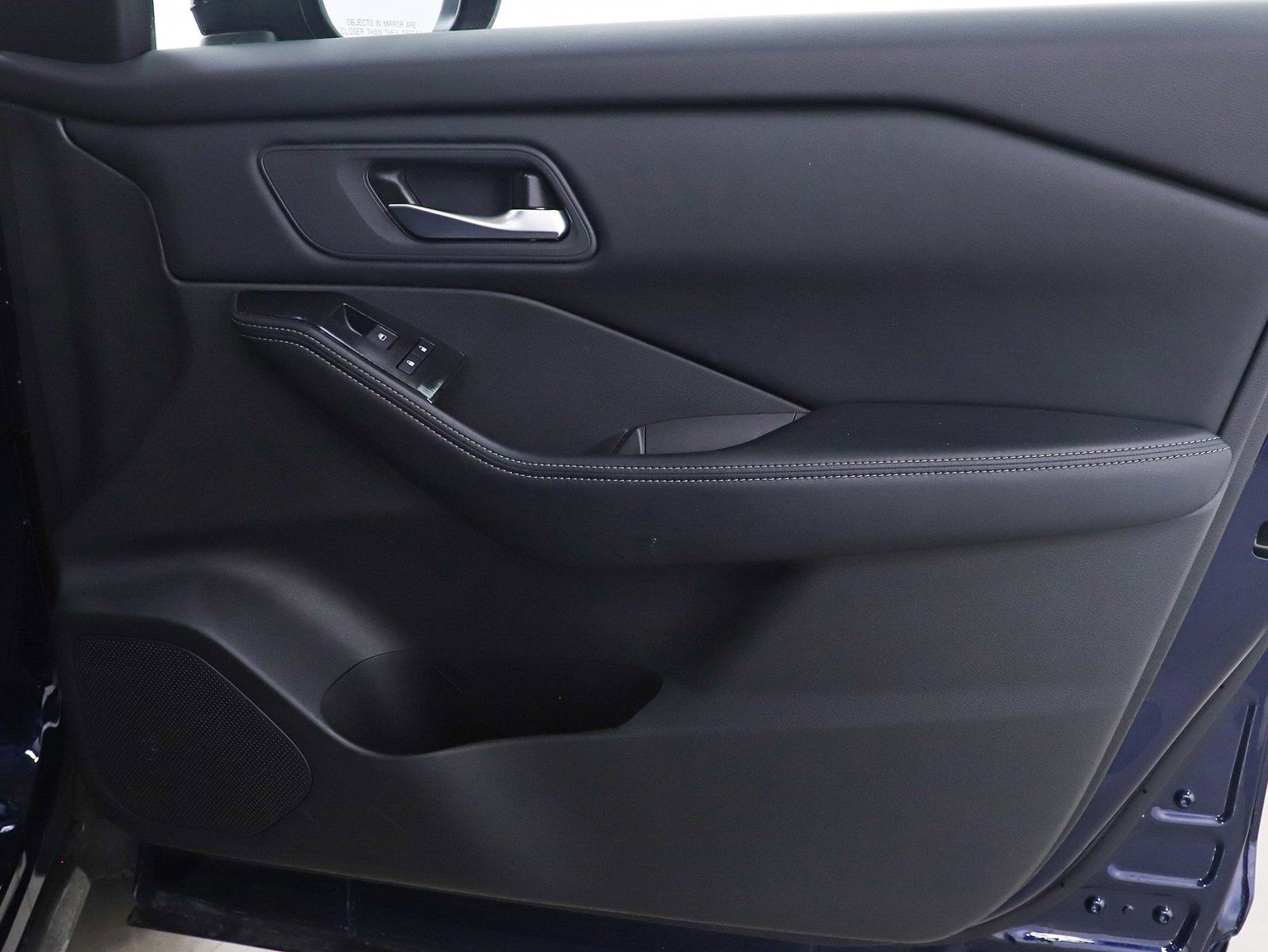 Used 2025 Nissan Rogue SV image 11