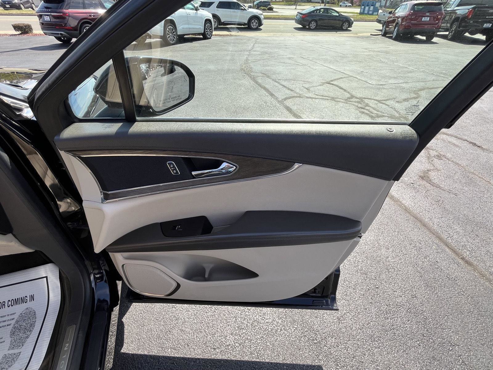 Used 2017 Lincoln MKX Select w/ Select Plus Package image 15