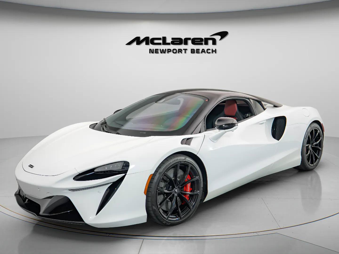 Used 2023 McLaren Artura RWD image 21