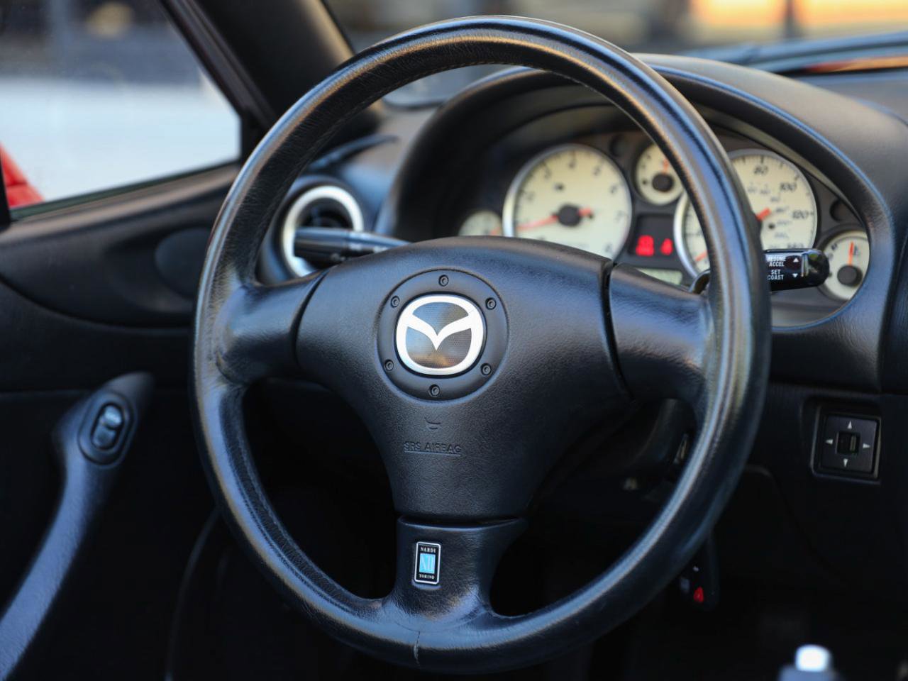 Used 2003 MAZDA MX-5 Miata RWD image 12