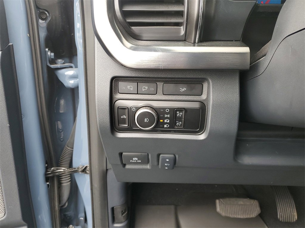 Used 2023 Ford F350 Lariat image 18