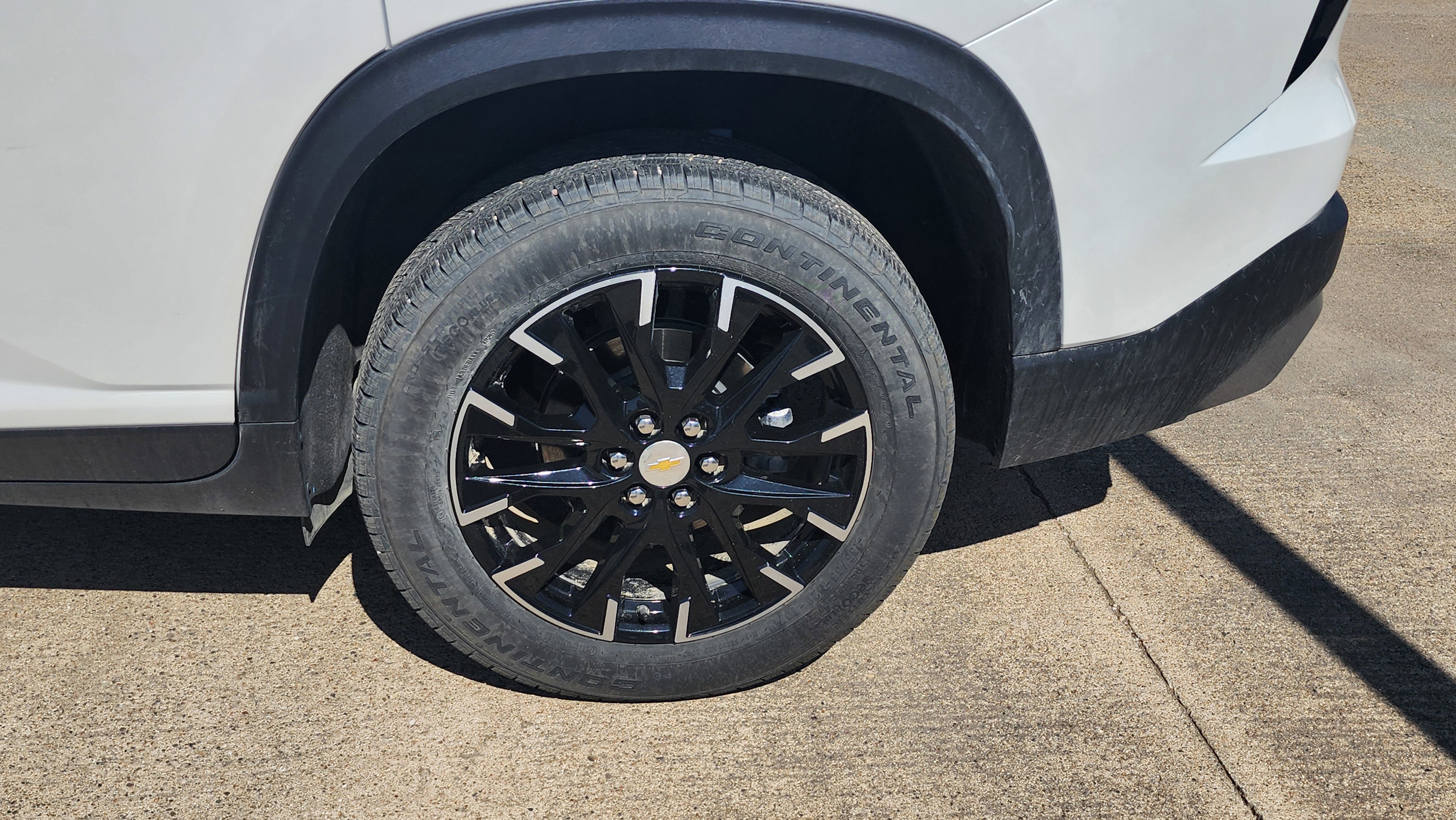 Used 2025 Chevrolet Traverse LT w/ Sun and Wheel Package AWD/4WD image 9