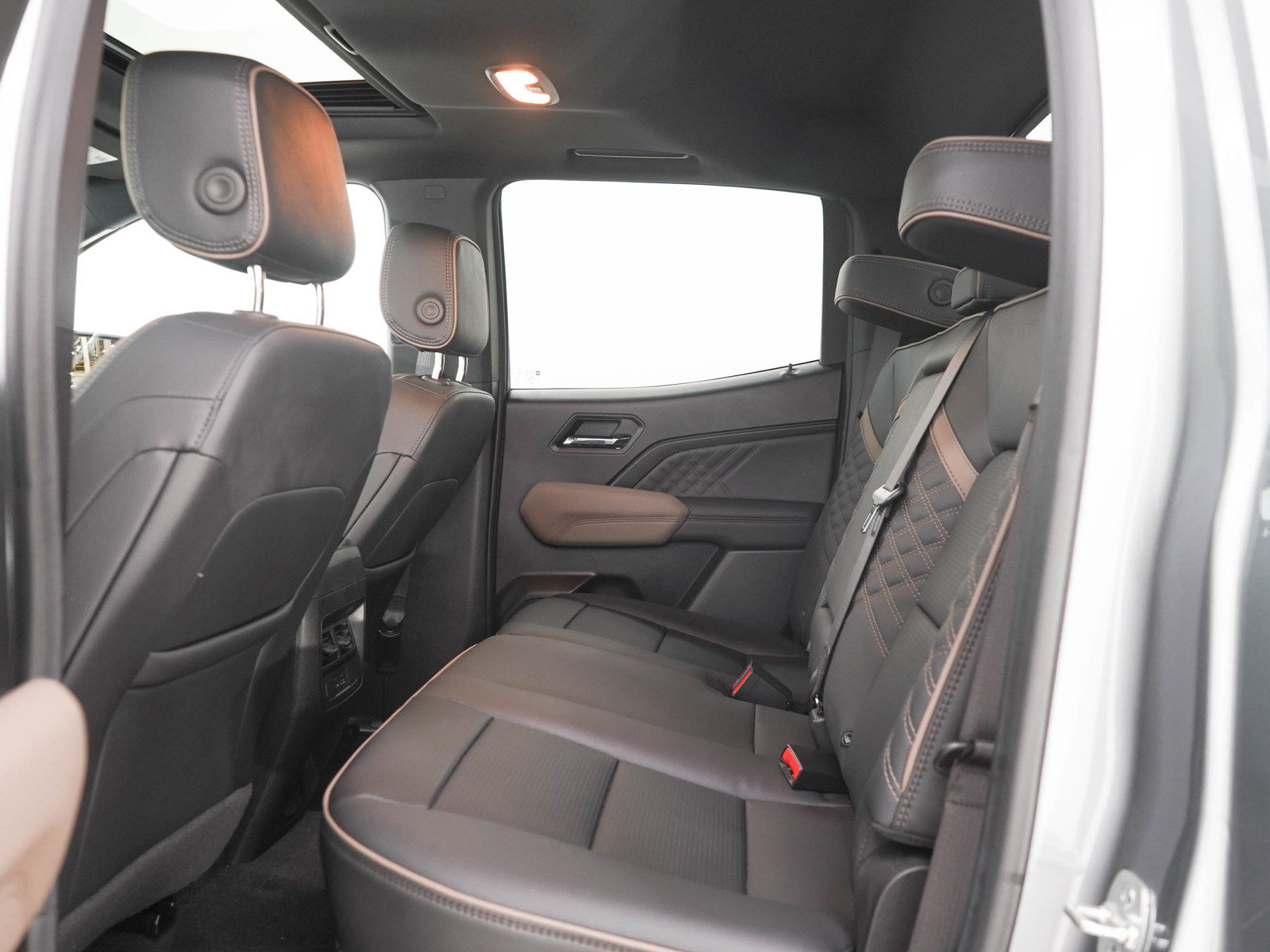 Used 2024 GMC Canyon Denali AWD/4WD image 15