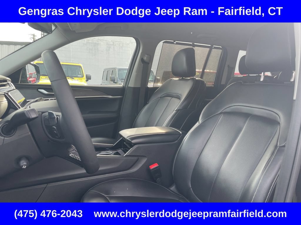 Used 2023 Jeep Grand Cherokee Limited w/ Luxury Tech Group II AWD/4WD image 49