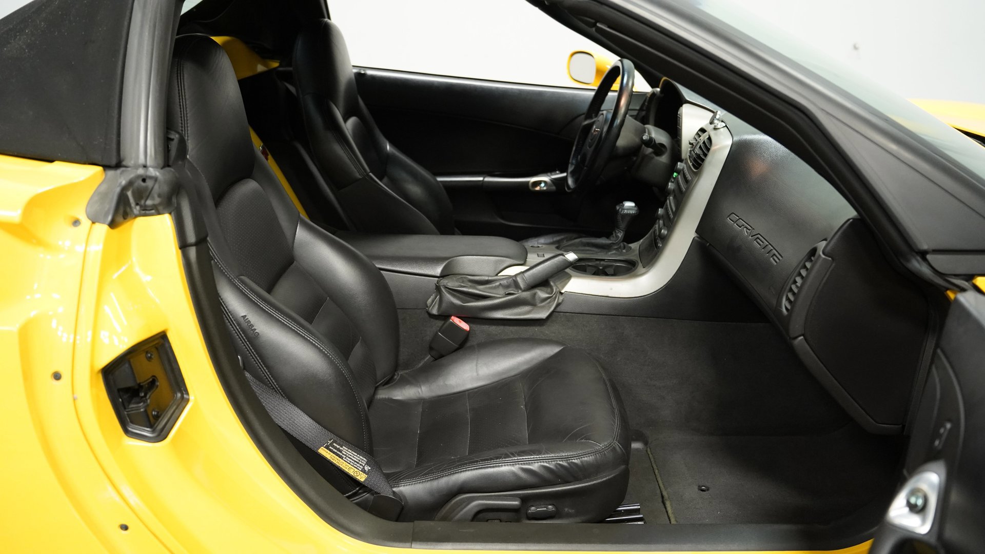 Used 2005 Chevrolet Corvette Convertible w/ Performance Handling Package image 35