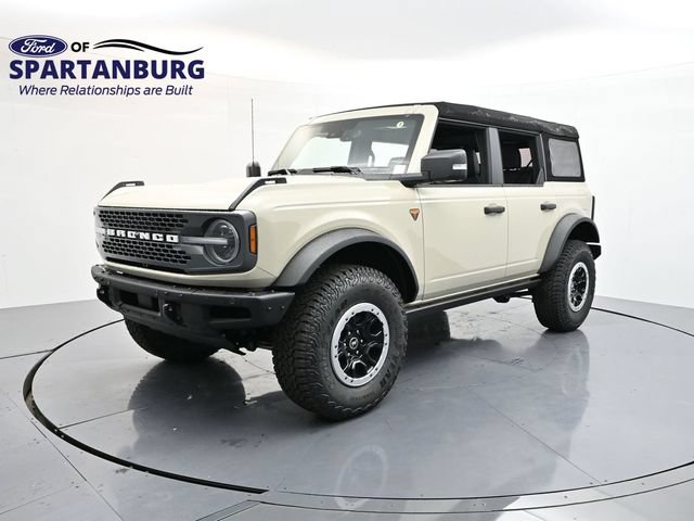 Used 2025 Ford Bronco Badlands AWD/4WD image 3