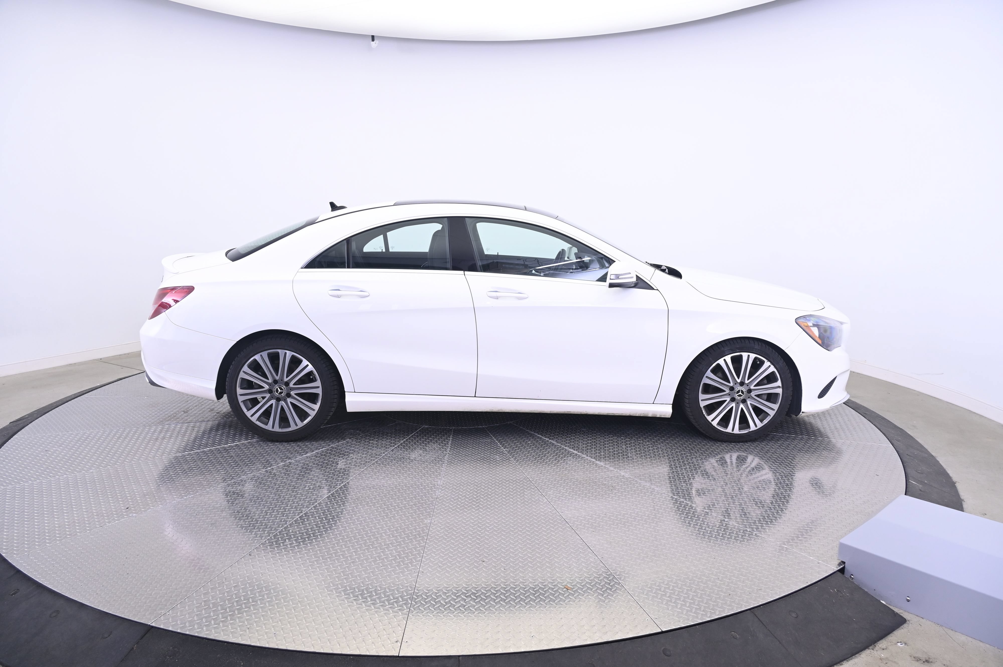 Used 2018 Mercedes-Benz CLA 250 4MATIC image 8