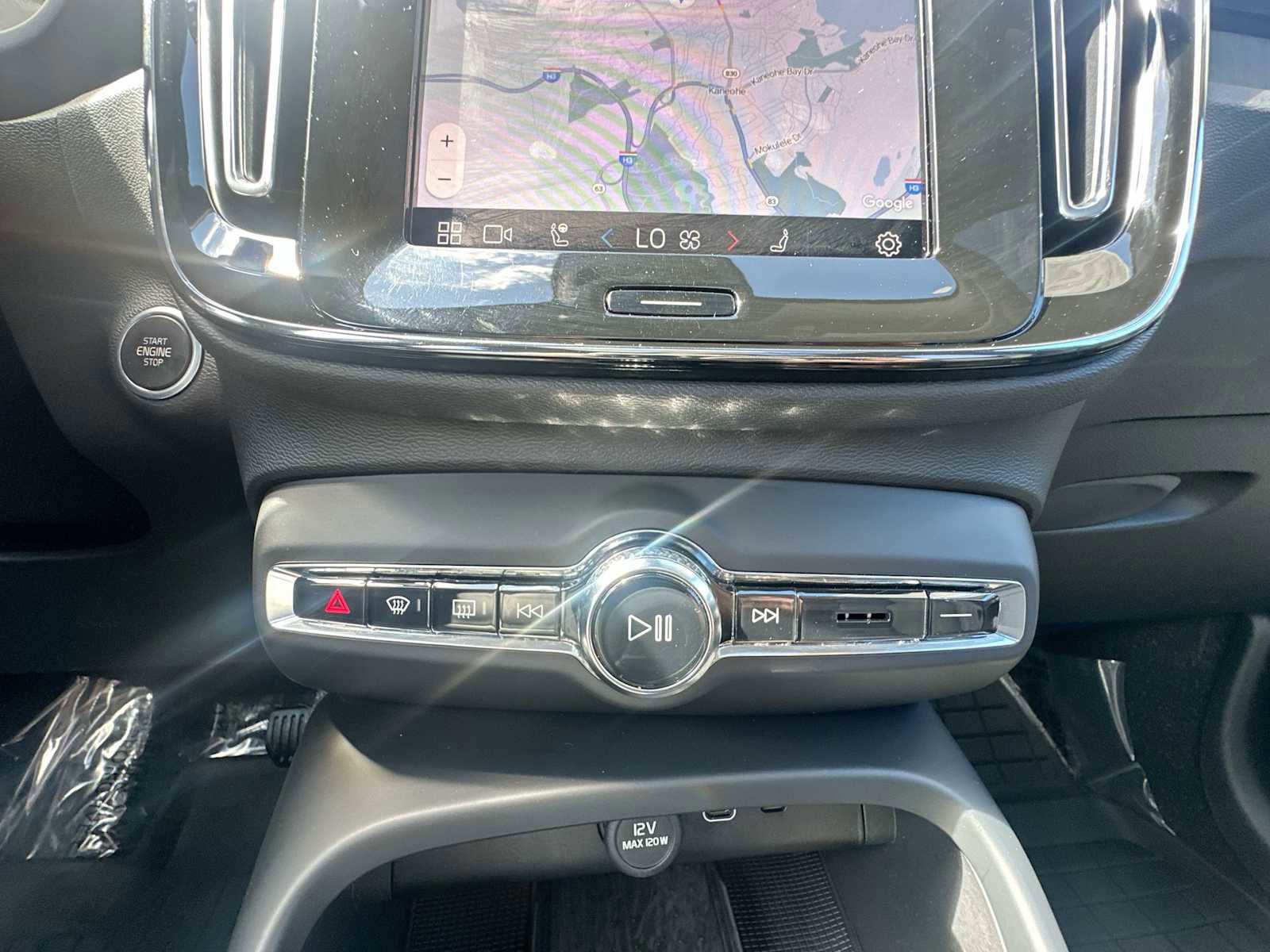 Used 2023 Volvo XC40 B4 Plus w/ Driver Assist Package image 17