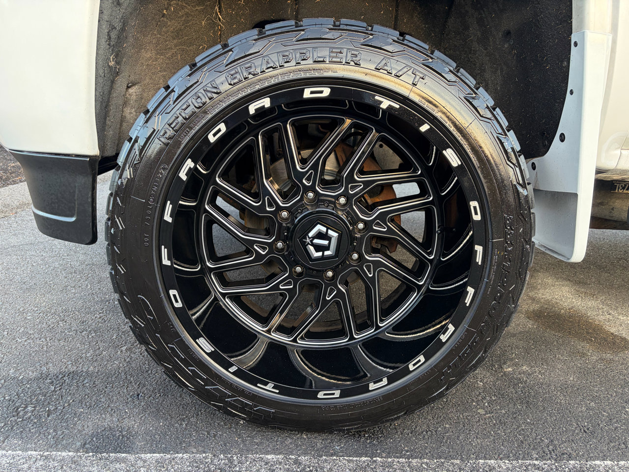 Used 2018 GMC Sierra 3500 Denali w/ Duramax Plus Package image 16