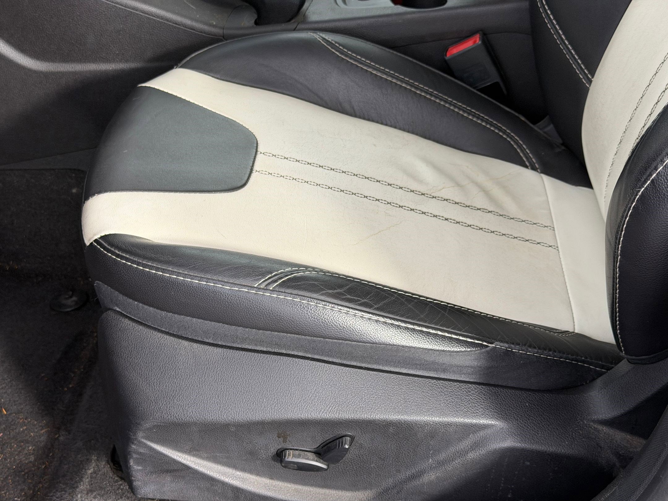 Used 2014 Ford Focus Titanium FWD image 9