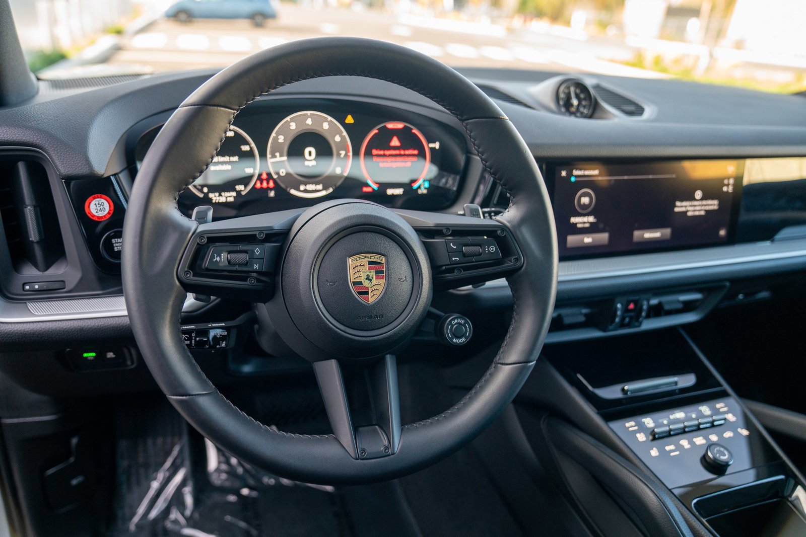 Used 2025 Porsche Cayenne image 14