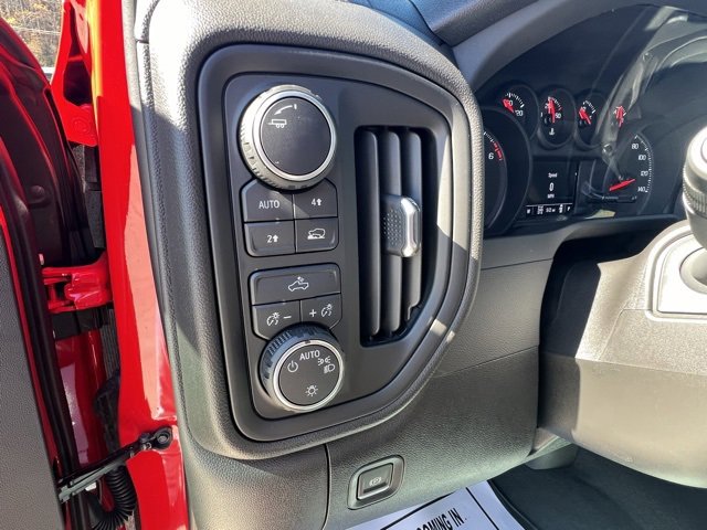 Used 2025 Chevrolet Silverado 1500 Custom image 14