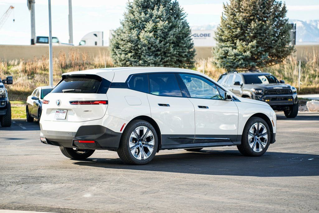 Used 2025 BMW iX xDrive50 image 5