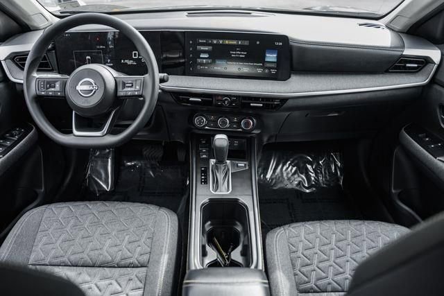 Used 2025 Nissan Kicks SV w/ Charging Package image 2