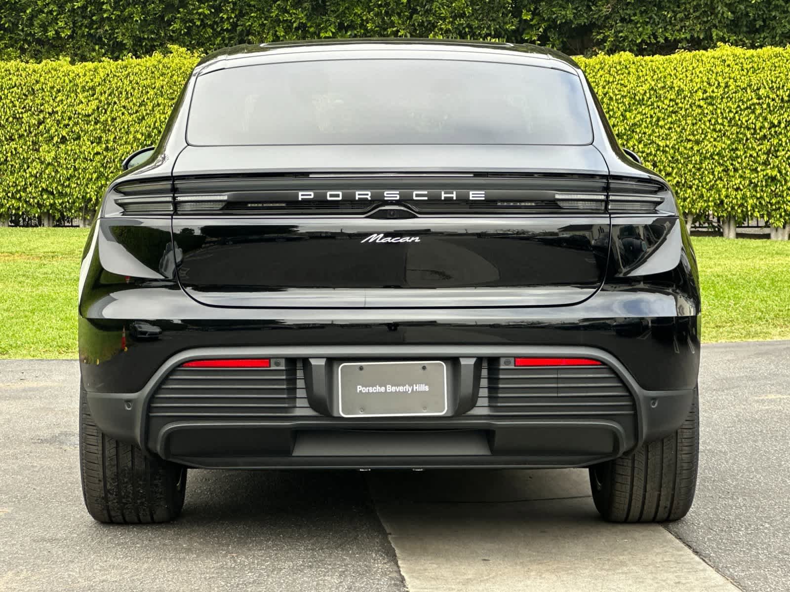 New 2026 Porsche Macan Electric RWD image 7