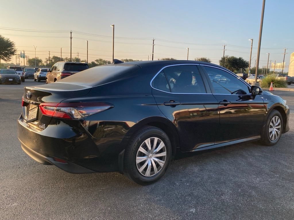 Certified 2022 Toyota Camry LE FWD image 5